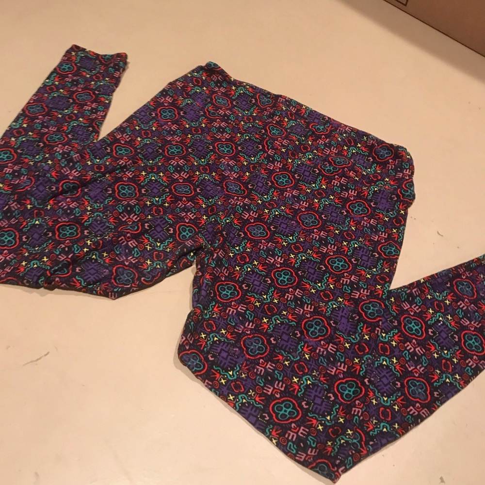 LulaRoe Tall & Curvy Leggings